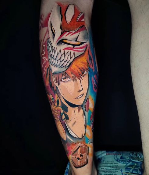Ichigo com máscara, de Bleach, em anime colorido na panturrilha