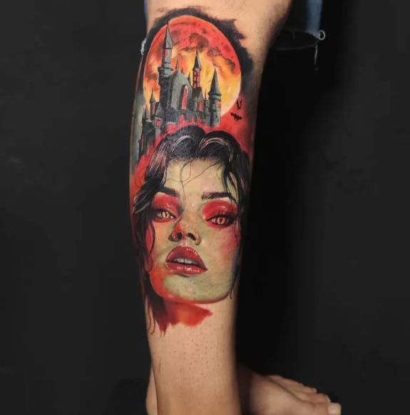 Mulher com castelo e lua em surrealismo colorido na perna